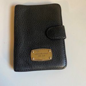 Michael Kors Logo Bi Fold Wallet